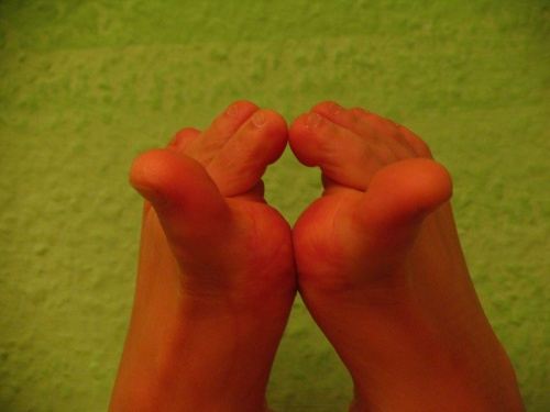 FRIEDENSRAUM - & kleine Zehen zusammen bringen